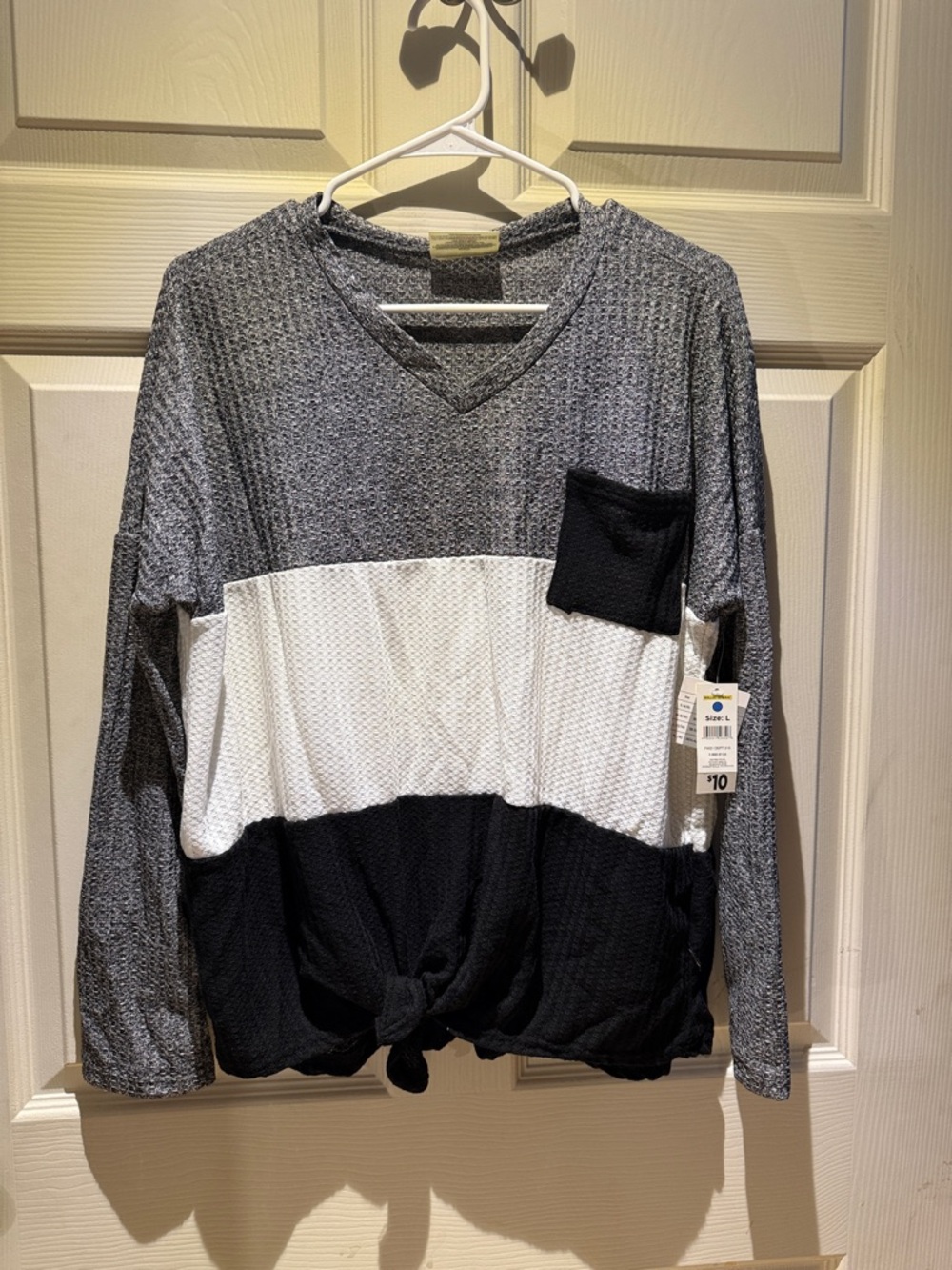 Bobbie Brooks Gray White Black Colorblock V-Neck Knit Top